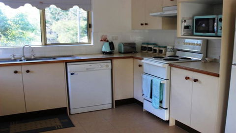 Rest At The Nest On Booner - Accommodation Gladstone 3