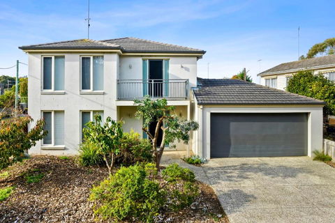 Retreat On Gairloch I Geelong River Hideaway - Accommodation Gladstone 0