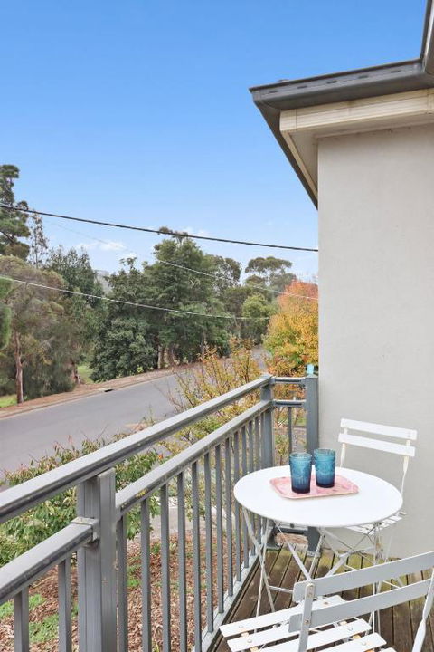 Retreat On Gairloch I Geelong River Hideaway - Accommodation Gladstone 2