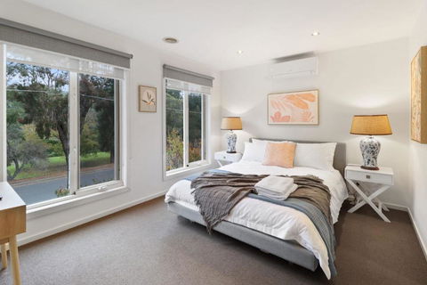 Retreat On Gairloch I Geelong River Hideaway - Accommodation Gladstone 3