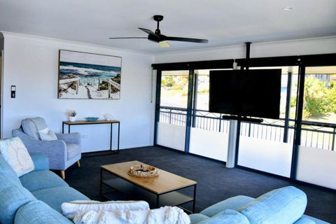 Retreat To Marlin - Accommodation Gladstone 2