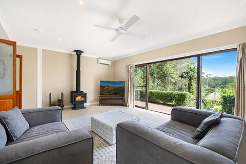 Retreat W Pool On Acreage - Accommodation Gladstone 1