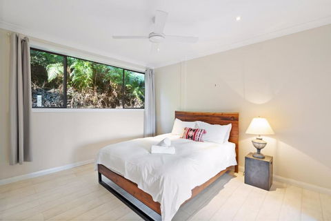 Retreat W Pool On Acreage - Accommodation Gladstone 2