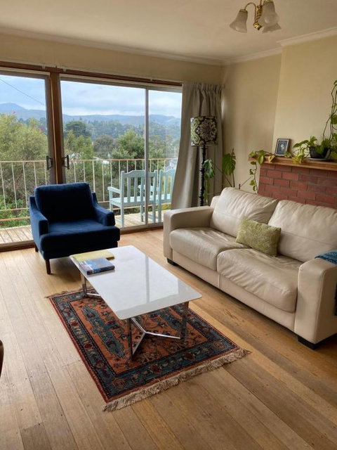 Retro Apartment Cornelian Bay - Water Views - Accommodation Gladstone 0