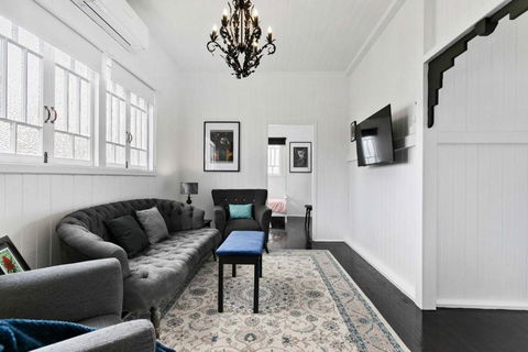 Retro On Walker - Accommodation Gladstone 1
