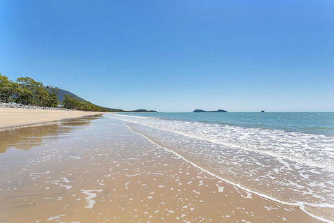 Ribbons Beachfront Apartments Clifton Beach - Accommodation Gladstone 2