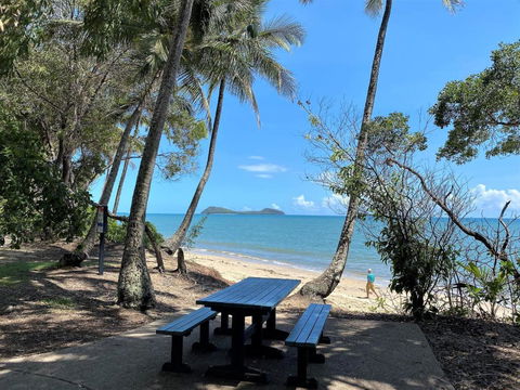 Ribbons Beachfront Apartments Clifton Beach - Accommodation Gladstone 3