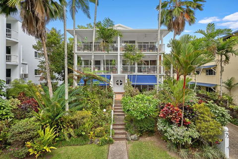Ribbons Beachfront Apartments Clifton Beach - Accommodation Gladstone 0