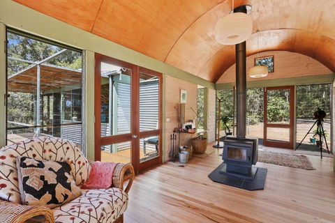 Rikkara Sanctuary 19 Rikkara Avenue Private Retreat - Accommodation Gladstone 1