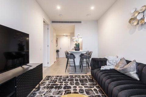 Ritzy Apartment In Iconic Australia 108 With Views - Accommodation Gladstone 2