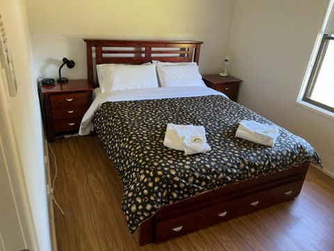 RIVER DOWNS COTTAGE - Accommodation Gladstone 0