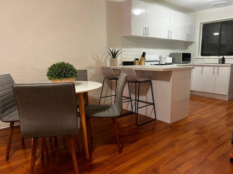River End Unit Near Parkland - Accommodation Gladstone 2