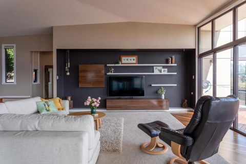 River Haven Serene Spacious With River Views - Accommodation Gladstone 2