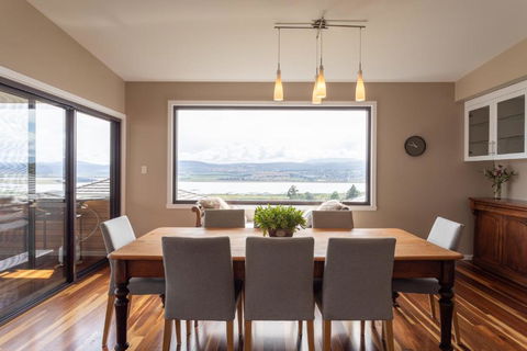 River Haven Serene Spacious With River Views - Accommodation Gladstone 1