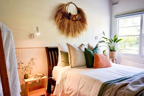 River Lea Cottage - Accommodation Gladstone 0