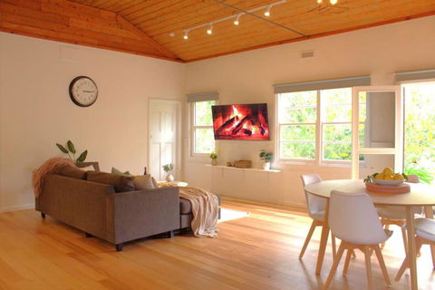 River Lea Cottage - Accommodation Gladstone 1