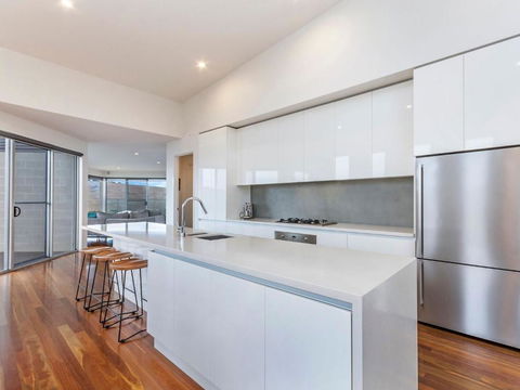 River Reveal - Accommodation Gladstone 3