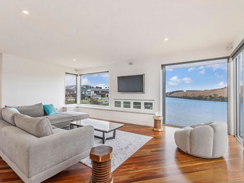 River Reveal - Accommodation Gladstone 0