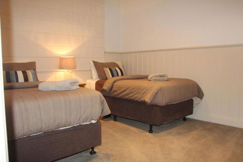 River Rock Cottage Centrally Located And Dog Friendly - Accommodation Gladstone 2