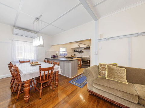 River View Cottage - Accommodation Gladstone 3