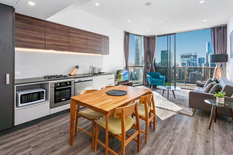 River-View Unit With Rooftop Pool Near Museums - Accommodation Gladstone 1