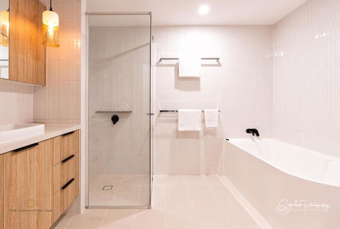 RIVERFRONT BREEZE @ The Cosmopolitan Unit10307 - Accommodation Gladstone 3
