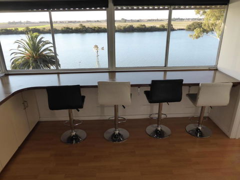 Riverfront Holiday House - Accommodation Gladstone 2