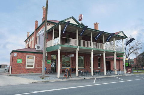 Riverina Hotel - Accommodation Gladstone 0