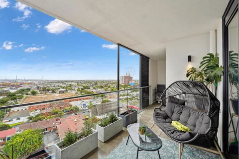 Riverina - Ultimate Footscray Getaway With Parking - Accommodation Gladstone 1