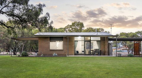 Riversands Rest Accommodation Paringa - Coobah Cottage - Accommodation Gladstone 3