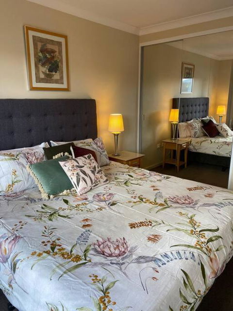 RIVERSIDE CITY VIEW PARKING NETFLIX WIFI WINE FREE - Accommodation Gladstone 1