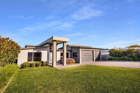 Riverside Haven - Accommodation Gladstone 2