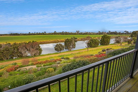 Riverside Haven - Accommodation Gladstone 3