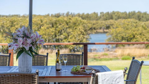 Riverside Retreat, Coolangatta, Near Seven Mile Beach - Accommodation Gladstone 2