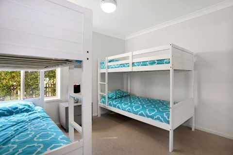 Riverside Views Hawks Nest - Accommodation Gladstone 3