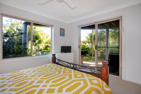 Riverside Views Hawks Nest - Accommodation Gladstone 2
