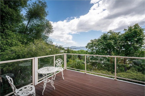 Riveting House With Incredible Water-view At SandyBay - Accommodation Gladstone 1