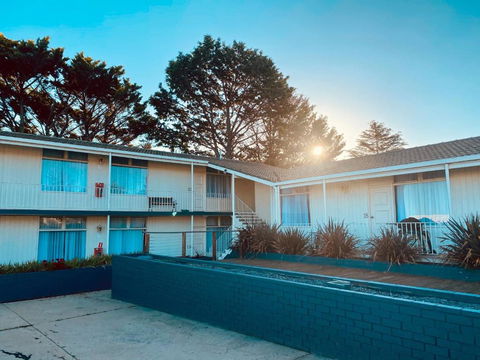Redhill Cooma Motor Inn - Accommodation Gladstone 0