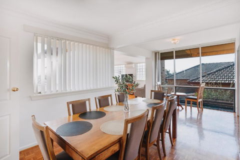 Restful Canberra Retreat In Spacious Terrace Home - Accommodation Gladstone 1