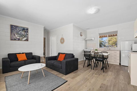 Riversands Rest Accommodation Paringa - Tea Tree Cottage - Accommodation Gladstone 1
