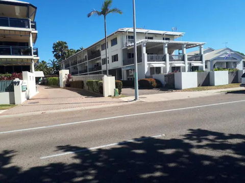 Residential Two-bedroom Unit On The Strand, Self-check In, Wi-fi - Accommodation Gladstone 3