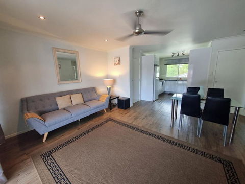 Residential Two-bedroom Unit On The Strand, Self-check In, Wi-fi - Accommodation Gladstone 0
