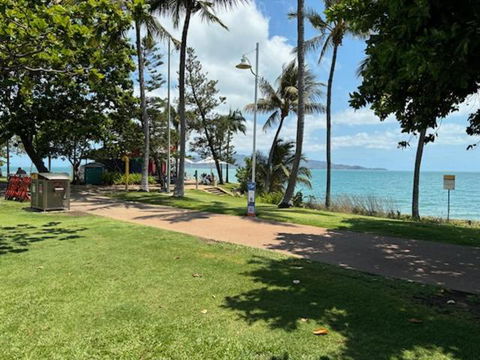 Residential Two-bedroom Unit On The Strand, Self-check In, Wi-fi - Accommodation Gladstone 1