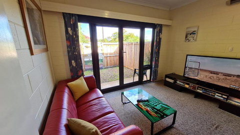 Rise N Shine - Affordable 50sqm Garden Apartment - Accommodation Gladstone 2