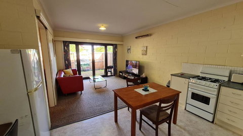 Rise N Shine - Affordable 50sqm Garden Apartment - Accommodation Gladstone 3