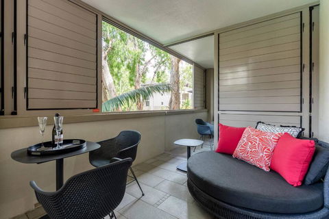 Rose At Temple Palm Cove - A Poolside Paradise - Accommodation Gladstone 2