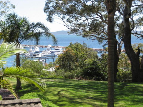 Sailfish, 4,46 Magnus Street- Unit With Water Views And Close To Town - Accommodation Gladstone 0