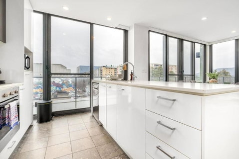 Roomy 2BR 2BA City-Centre Apt - Accommodation Gladstone 2