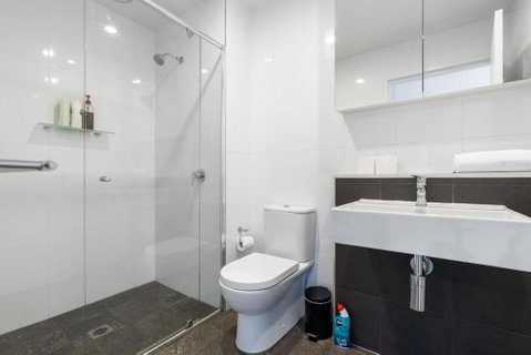 Roomy 2BR 2BA City-Centre Apt - Accommodation Gladstone 3