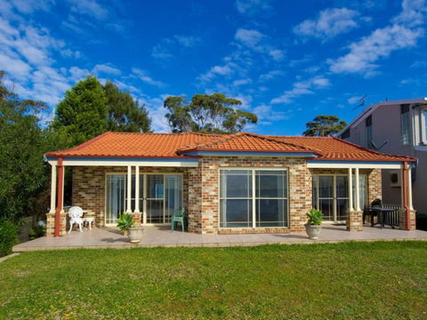 Salamander Beach Front - Accommodation Gladstone 1